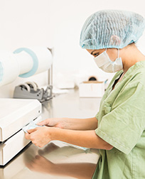 Sterile Processing employee at work in a lab.